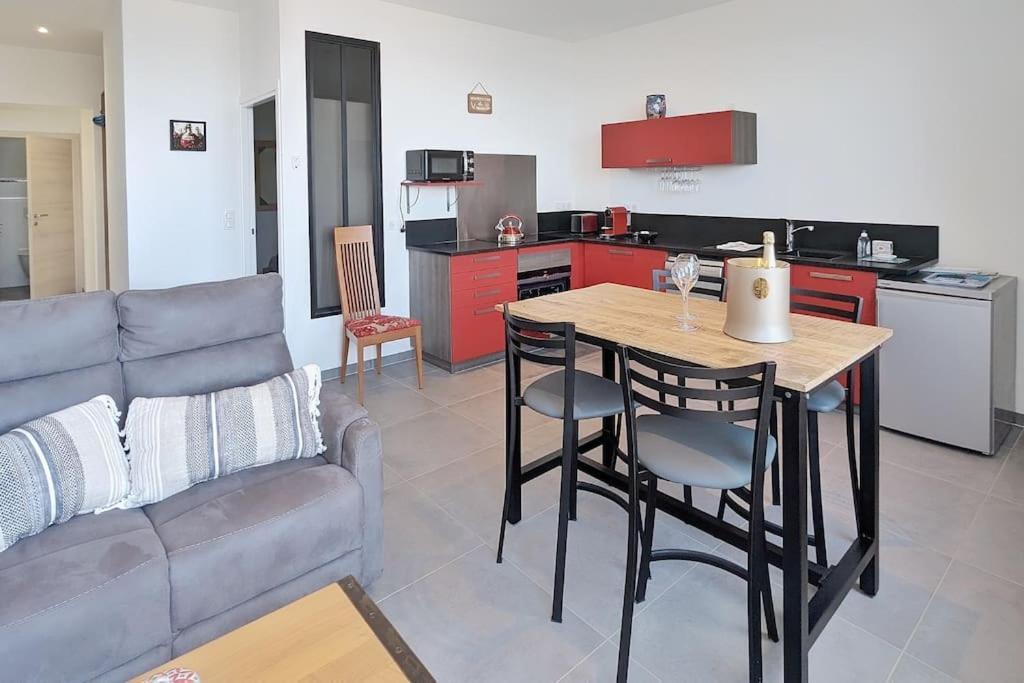 Pour 3 Personnes Sur La Les Pieds Dans Leau Apartment Plonévez-Porzay